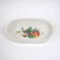 Plat à four en porcelaine Villeroy & Boch, décor branchages et fruits, 31 cm