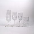 Service complet en cristal : 13 verres à eau, 36 verres à vin, 24 coupes