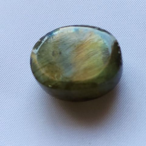 Labradorite Naturelle à Grosse Carat : Couleur Irisée Multicolore et Certificat GLI