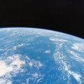 Nasa: Meisterhafter Blick auf die blaue Erde im Vakuum des Weltraums (c. 1990)