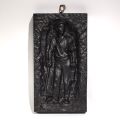 Sculpture en fonte noire d'un mineur au travail avec pioche et lampe