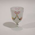 Verre en opaline avec guirlandes de fleurs peintes à la main par "M.Rest"