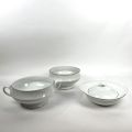 Service en porcelaine de Limoges Raynaud avec décor végétal et liseré argenté