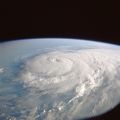 Fesselnde Beobachtung des Hurrikans ELENA vom Space Shuttle Discovery aus
