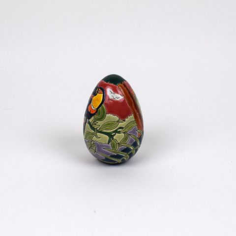 Oeuf émaillé polychrome "Les Toucans", Longwy, signé, édition limitée, N° 57/250