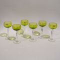 Enchères : Suite de 6 verres à pied en cristal vert (Val Saint Lambert)