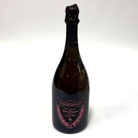 Bouteille de Dom Pérignon Cuvée Rosé Vintage 2009, un champagne d'exception