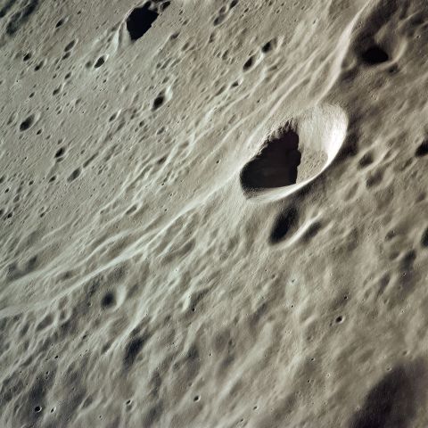 (NASA. GRAND FORMAT. LUNE. APOLLO 15) Belle vue de la surface lunaire