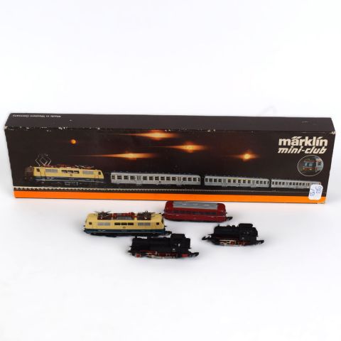 Ensemble Märklin Mini Club : locomotives et wagons voyageurs,