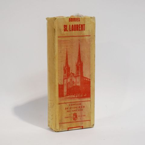 Boîte avec 7 bougies "St. Laurent" des années 60, provenance royale