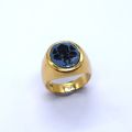 Bague chevalière en or 18ct avec pierre Niccolo bleue, 9.5gr. Taille unique