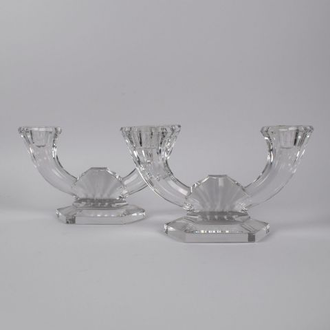 Paire de chandeliers Val Saint Lambert, deux bras, piètement hexagonal, signés