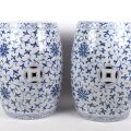 Deux tabourets en porcelaine bleue et blanche, artisanat chinois du XXe siècle