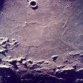 NASA Apollo 10. Vue avec une lumière rasante du sol lunaire