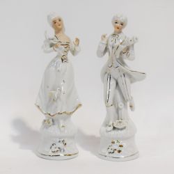 Elegant couple in enameled porcelain,
