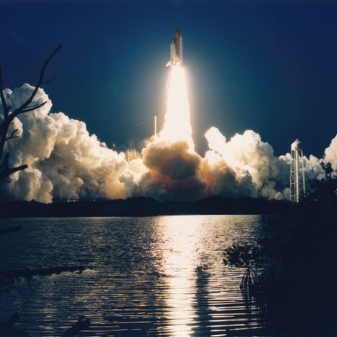 (NASA. DISCOVERY STS-60) Superbe panoramique du décollage au petit matin