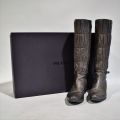 PRADA, Bottes cuir mordoré, effet plissé, petite boucle décorative