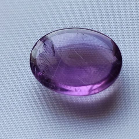 Améthyste naturelle ovale cabochon : 8,450 Ct de couleur lilas - Certificat GLI