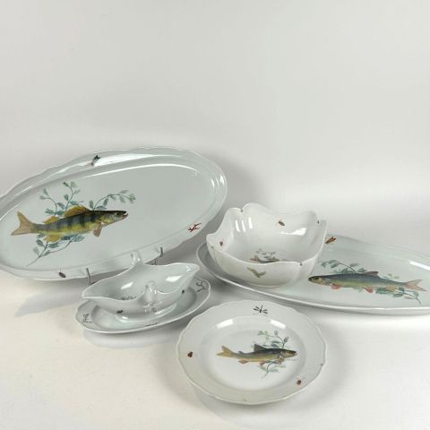 Service à poisson en porcelaine Meissen, 12 assiettes et plat de présentation