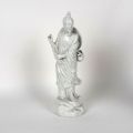 Sculpture chinoise en porcelaine blanche d'un pêcheur, XXe siècle, 35,5 cm