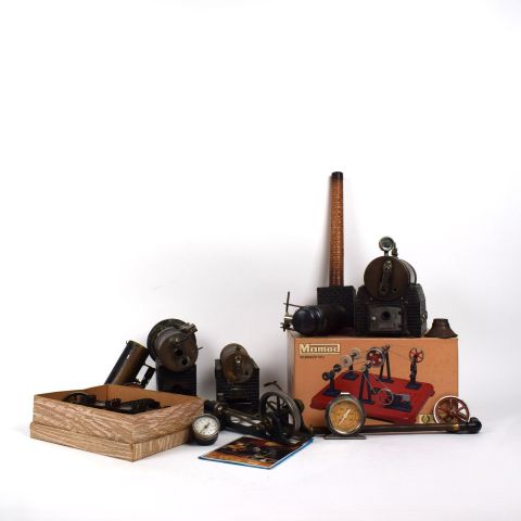 Lot important de jouets à vapeur : machines, MAMOD et accessoires divers
