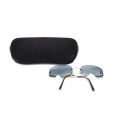 Lunettes de soleil Chanel années 2000, verres argentés effet miroir, étui inclus