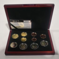 Boxed set of 8 Euros 2017 coins + 2 commemorative Euros Quality Proof