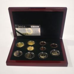 Proof boxed set of 8 EURO 2021 coins + 2 commemorative Euros in capsules