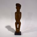 Statue de culte du peuple Sakalava du XIXème siècle : Bois léger délavé