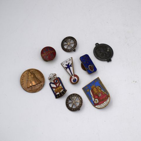 Collection de badges chrétiens émaillés et jubilés : Notre-Dame, ACFL, JFCL, LKA, SPCL, ULFS