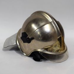 Casque de pompier luxembourgeois des années 70/80 avec coque brillante et protège-nuque