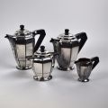 Ensemble en argent Art Déco : thière, cafetière, pot à lait et sucrier