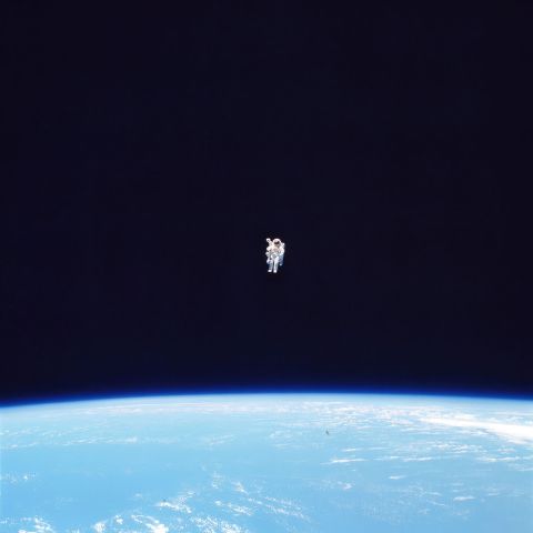 (NASA. GRAND FORMAT. CHALLENGER STS-41B. EVA. Mc CANDLESS) Photographie historique