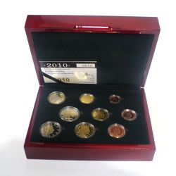 Set of 8 EURO 2010 coins + 2 commemorative Euros Quality Proof