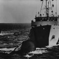 Historische Fotografie: Das Raumschiff UTC Freedom bei der Bergung der Booster der Columbia