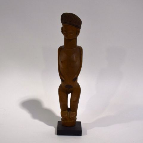 Statue de culte du peuple Sakalava du XIXème siècle : Bois léger délavé