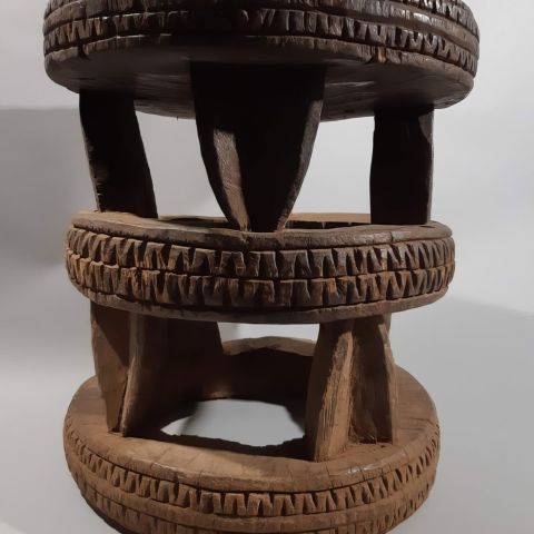 Tabouret d'initié Bamiléké, hauteur 50 cm, pièce d'exception