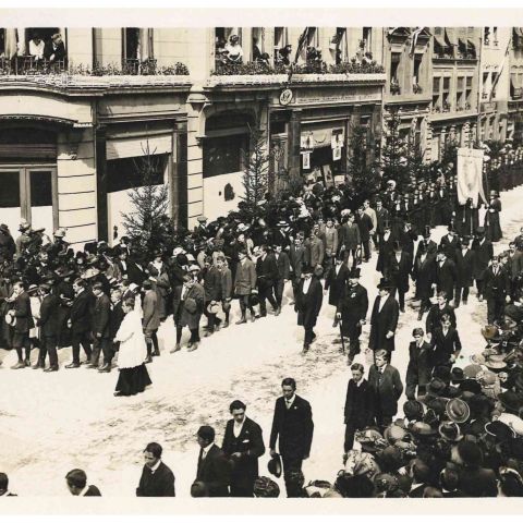 Procession mortuaire avec gouvernement, photographie F. Scharff-Vanière, ca 1910-1920