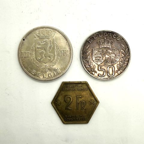 Réunion de 3 pièces de monnaie belges historiques en argent et laiton