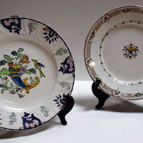 Ensemble de deux assiettes de LONGWY