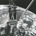 Beeindruckende Entfaltung des Hubble-Teleskops von der Raumfähre Discovery aus