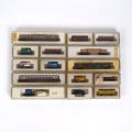 Set von 16 Märklin Mini-Club Waggons mit Zubehör und detaillierter Lokomotive