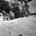 NASA Mission Apollo 16. Vue rapprochée d'un rocher lunaire
