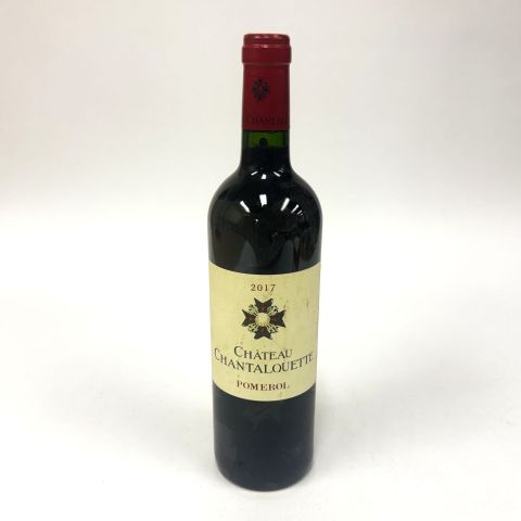 Bouteille de Château Chantalouette Pomerol, millésime 2017, vin d'exception à découvrir