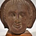 Tête de Saint auréolée…