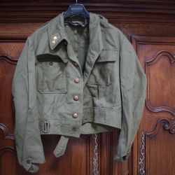 Veste Armée luxembourgeoise réutilisée par pompiers avec boutons et insignes