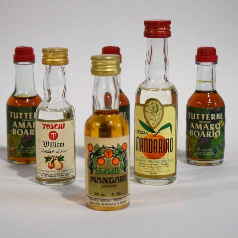 Réunion de 6 mignonettes anciennes : Crema Mandarino, Mandari (Toschi), William (Toschi), (3x) Amaro Boario