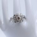 Bague en or blanc 18 ct avec diamant de 0.50 ct et pavage 1.68 ct