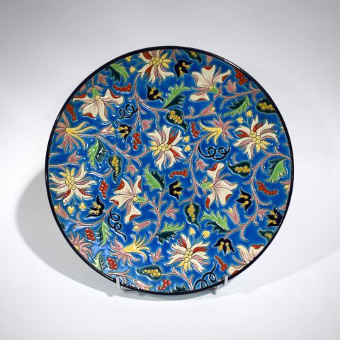 Plat rond en émaux de Longwy, ligne Fugue, décor #652, bel état