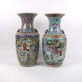 Paire de vases en porcelaine famille rose décoraient dignitaires et nature, 43 cm